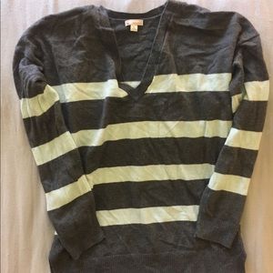 Stripped V-neck Sweater